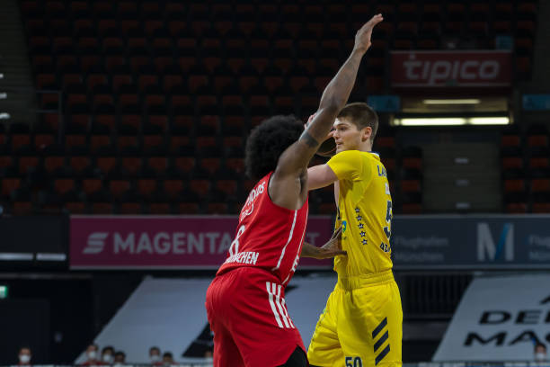 他已经是曼 他已经是曼